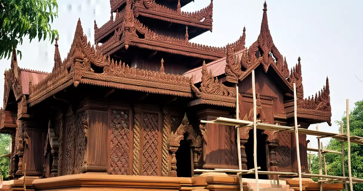 မန္တလေး ကျွန်းသား ဘုန်းတော်ကြီးကျောင်း၏ ထွင်းထုပန်းပုများနှင့် ထိန်းသိမ်းရေး ငြမ်းများ