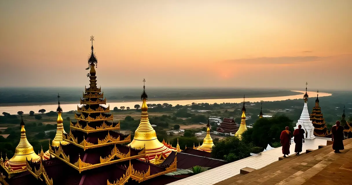 မန္တလေးတောင် ထိပ်မှ ဘုရားများနှင့် မြို့မြင်ကွင်း